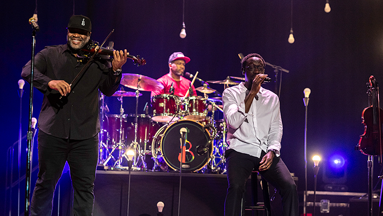Black violin violin player and singer on stage