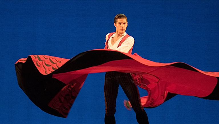 Sergio Bernal dancing with a red cape